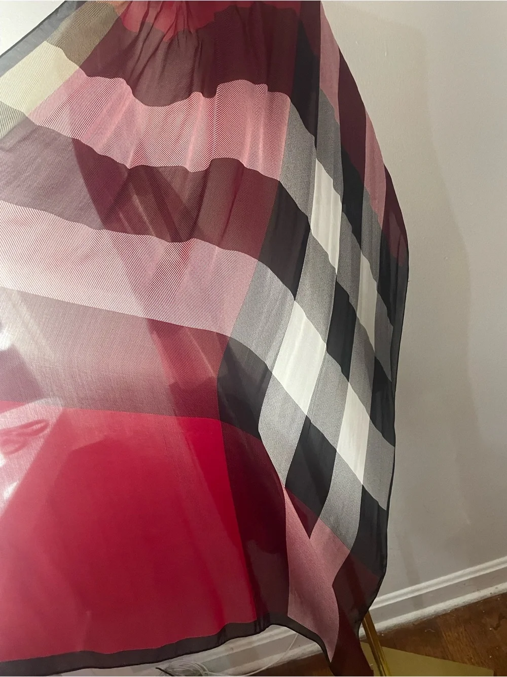 Authentic Burberry Plaid Mega check Lightweight Women's Scarf - Picture 6 of 13